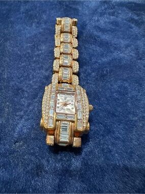 Victoria Wreck Gold-Tone Crystal Accent Women’s Bracelet Watch